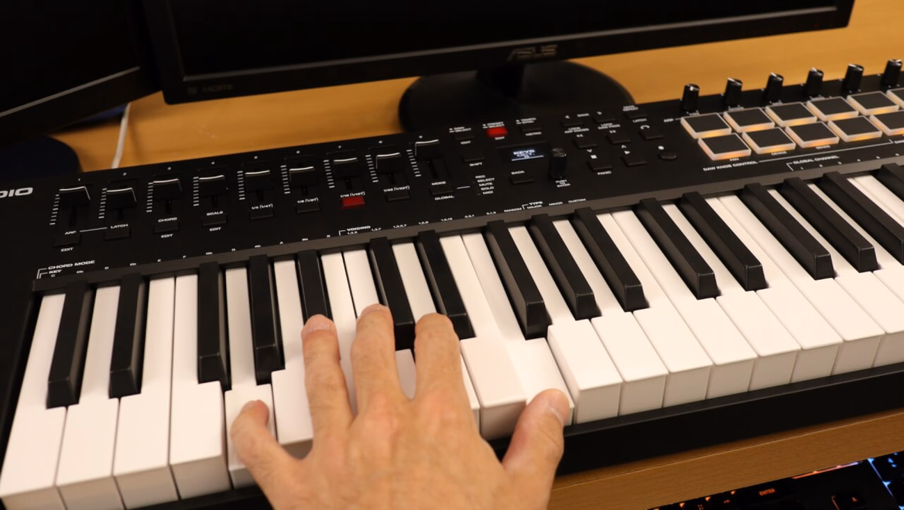 M-Audio Oxygen Pro 49 - Semi-Weighted Keys